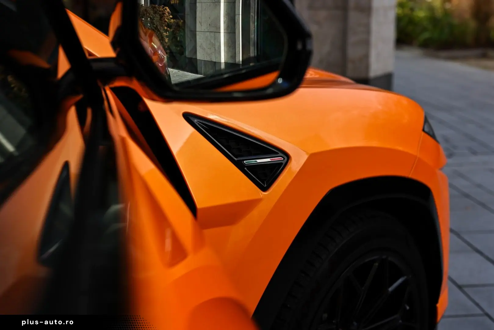 LAMBORGHINI Urus   Capsule   Head-Up   3D B&O   Q-Citura