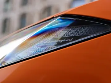 LAMBORGHINI Urus   Capsule   Head-Up   3D B&O   Q-Citura