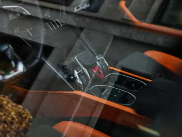 LAMBORGHINI Urus   Capsule   Head-Up   3D B&O   Q-Citura