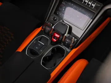 LAMBORGHINI Urus   Capsule   Head-Up   3D B&O   Q-Citura