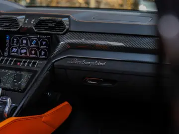 LAMBORGHINI Urus   Capsule   Head-Up   3D B&O   Q-Citura