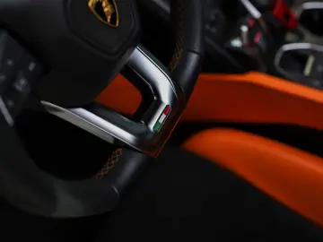 LAMBORGHINI Urus   Capsule   Head-Up   3D B&O   Q-Citura