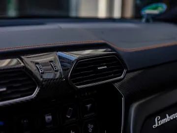 LAMBORGHINI Urus   Capsule   Head-Up   3D B&O   Q-Citura