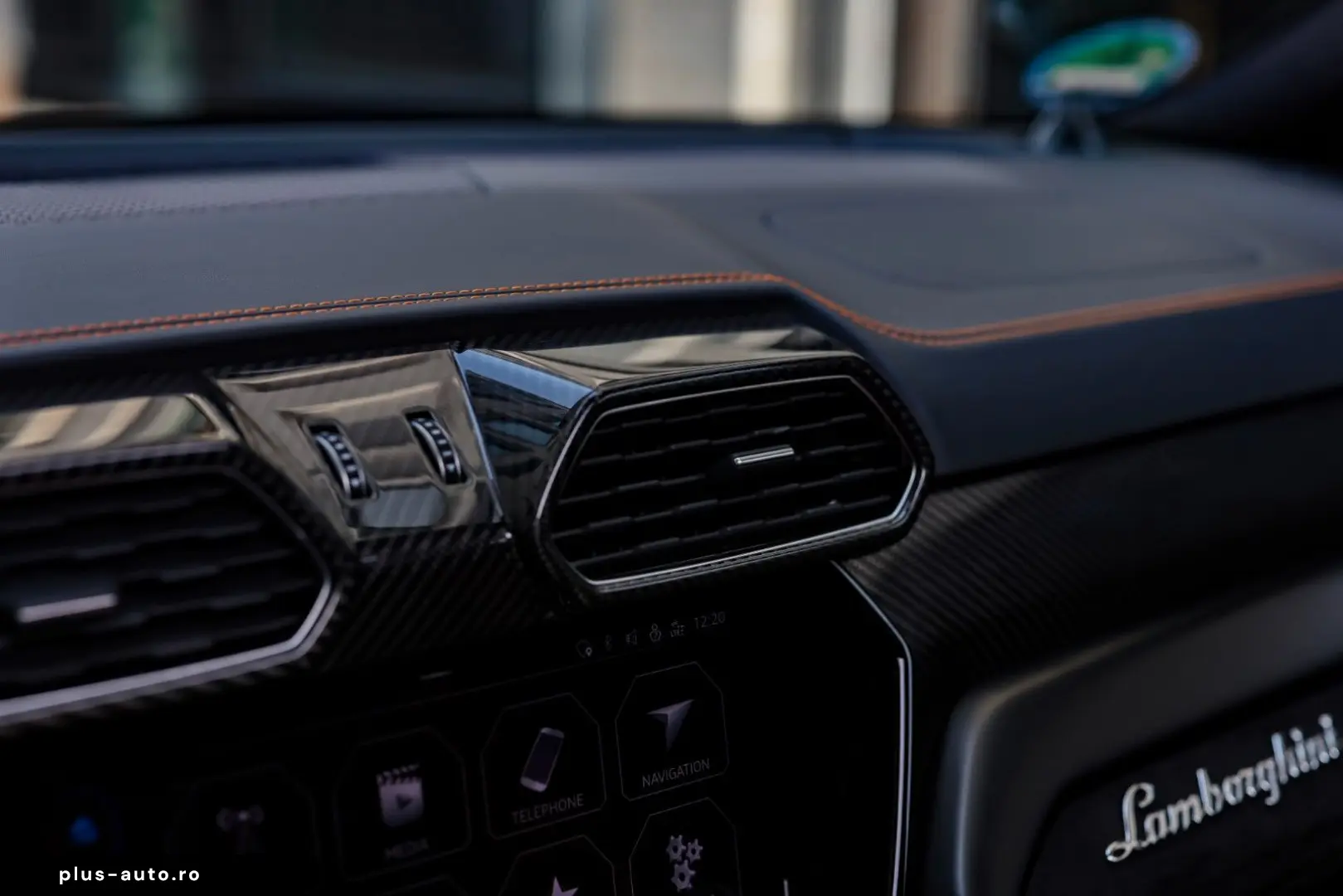 LAMBORGHINI Urus   Capsule   Head-Up   3D B&O   Q-Citura