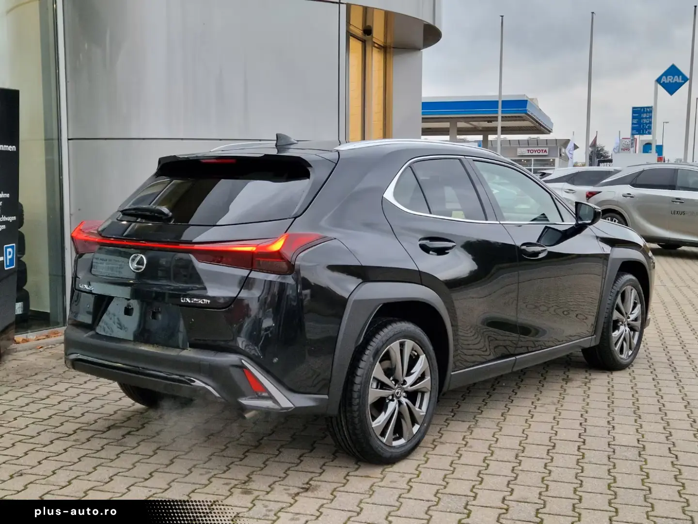 Lexus UX 300h F Sport Design ACC FLA SpurH LM