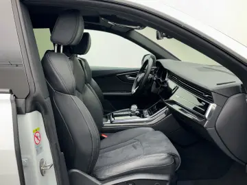 AUDI Q8 competition plus 50 TDI quattro Matrix Pano.