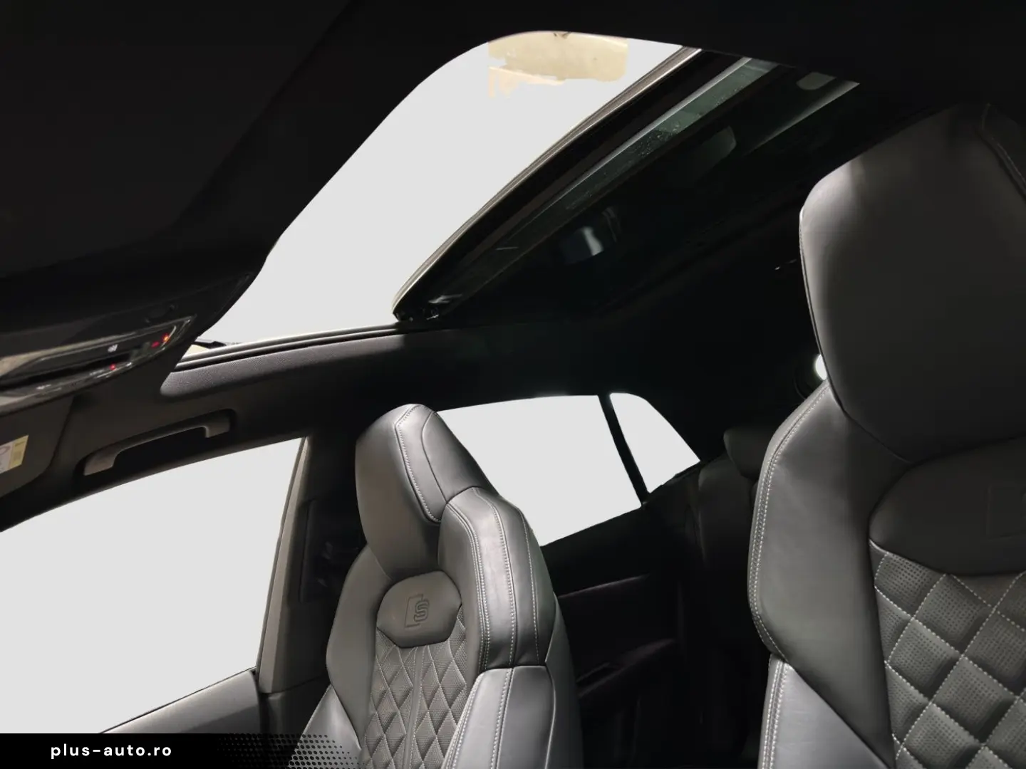 AUDI Q8 50 TDI quattro competition   S-Line AHK Pano