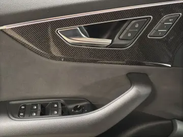 AUDI Q8 50 TDI quattro competition   S-Line AHK Pano