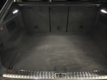 AUDI Q8 50 TDI quattro competition   S-Line AHK Pano