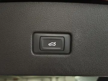 AUDI Q8 50 TDI quattro competition   S-Line AHK Pano