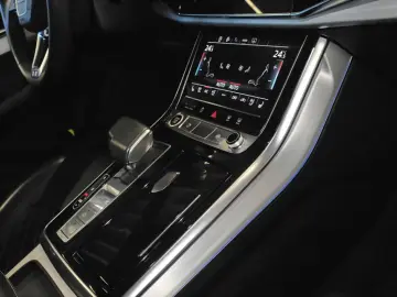 AUDI Q8 50 TDI quattro S line Pano HD-Matrix AHK