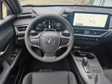 Lexus UX 300h F Sport Design ACC FLA SpurH LM