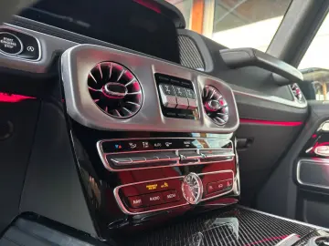 MERCEDES-BENZ G 63 AMG 4x4² Magno Burmester