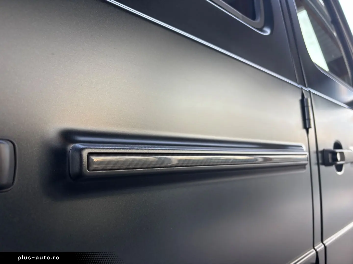 MERCEDES-BENZ G 63 AMG 4x4² Magno Burmester