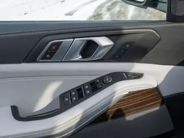 BMW X5 xDrive 30d M SPORT LED AHK HUD NAVI H K MEM K