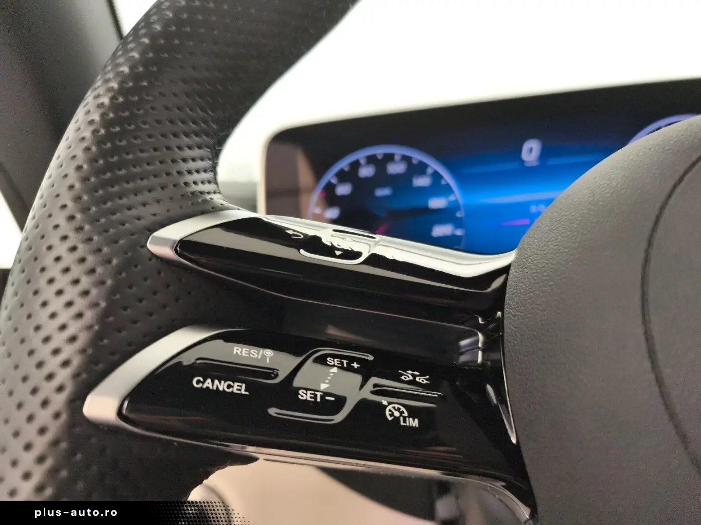 MERCEDES-BENZ CLE 200 AMG Advanced  AHK Akustik