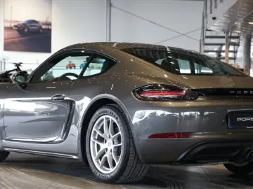 PORSCHE 718 Cayman
