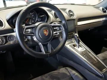 PORSCHE 718 Cayman
