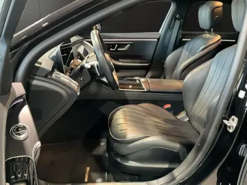 MERCEDES-BENZ S 400d 4M AMG Digital-Light Pano Burm Head-Up