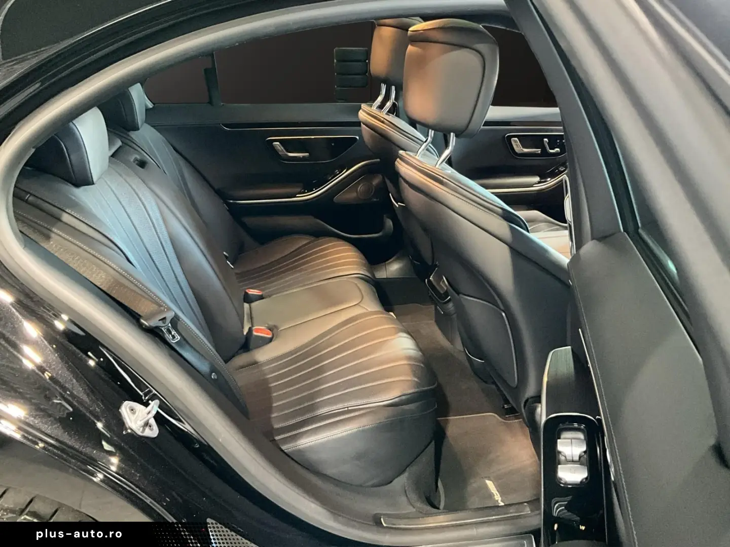 MERCEDES-BENZ S 400d 4M AMG Digital-Light Pano Burm Head-Up