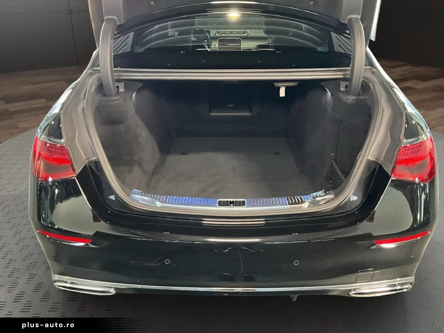 MERCEDES-BENZ S 400d 4M AMG Digital-Light Pano Burm Head-Up