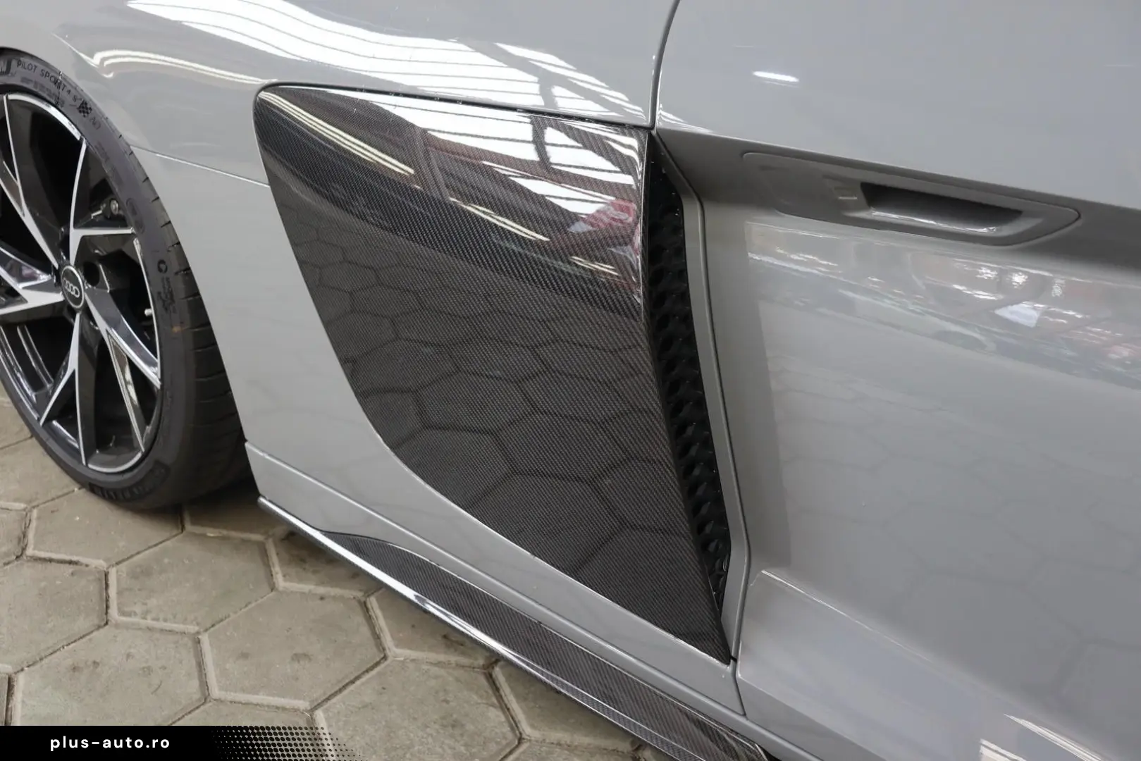 AUDI R8 Spyder 5.2 FSI V10 quattro performance