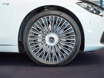 MERCEDES-BENZ S 680 Maybach High-End Interieur-Paket