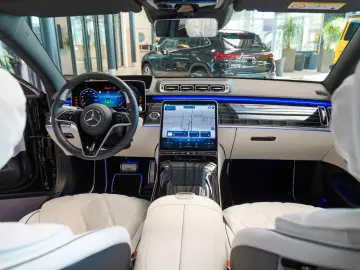 MERCEDES-BENZ S 680 Maybach High-End Interieur-Paket