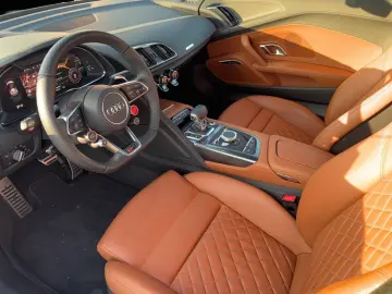 AUDI R8 Spyder 5.2 FSI Performance