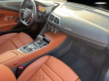 AUDI R8 Spyder 5.2 FSI Performance