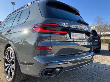 BMW X7 xDrive40i M Sport Pro Pano Sky DA Pro 23´´ ST