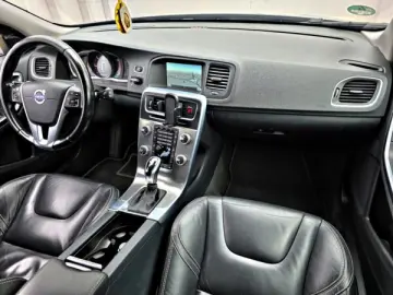 Volvo V60 D4   An 2015   Motor 2 0