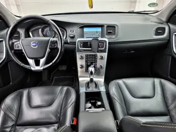 Volvo V60 D4   An 2015   Motor 2 0