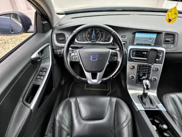 Volvo V60 D4   An 2015   Motor 2 0