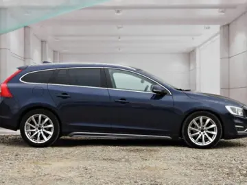 Volvo V60 D4   An 2015   Motor 2 0