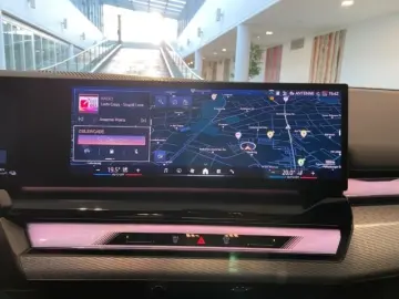 BMW 550 e xDrive M Sport 20 ; IconGl Pano B&W KomfSi