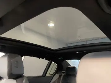 BMW 550 e xDrive M Sport 20 ; IconGl Pano B&W KomfSi