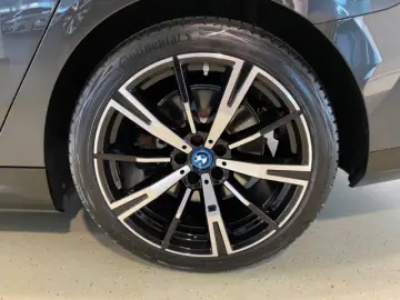 BMW 550 e xDrive M Sport 20 ; IconGl Pano B&W KomfSi