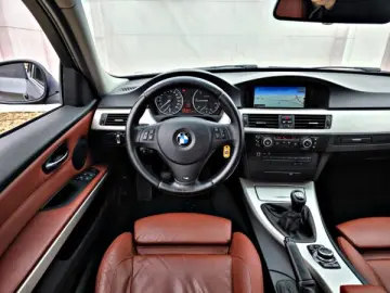 BMW SERIA 3   An 2012