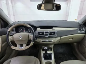 RENAULT LAGUNA   An 2008   Motor 2 0