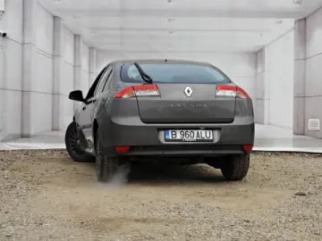 RENAULT LAGUNA   An 2008   Motor 2 0