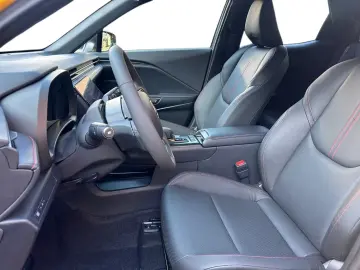 Lexus LBX FWD Emotion  Technology package LED SHZ Camera