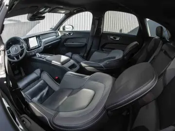 Volvo XC 60 B4 D AWD Plus Dark