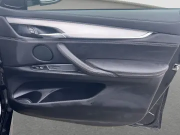 BMW X6 xDrive 30d    M-Sport ACC Luft PanoSD AHK HUD