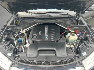 BMW X6 xDrive 30d    M-Sport ACC Luft PanoSD AHK HUD