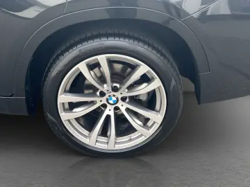 BMW X6 xDrive 30d    M-Sport ACC Luft PanoSD AHK HUD