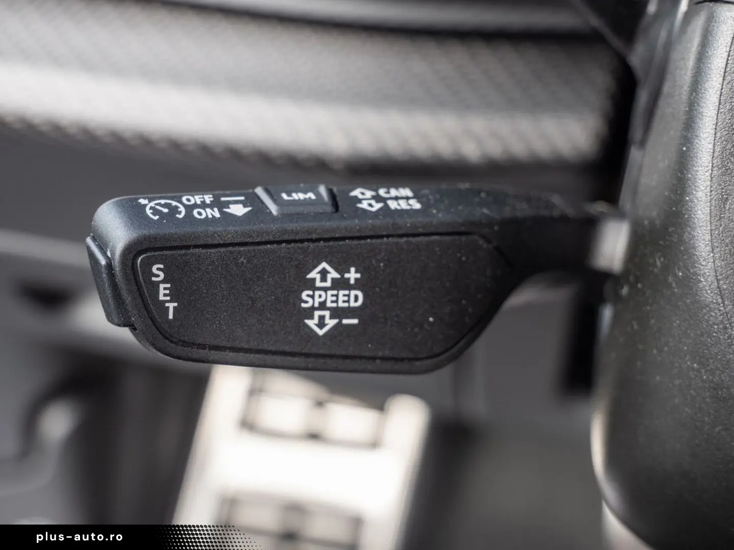 AUDI RS Q8 TFSI quattro MATRIX HUD PANO STAND