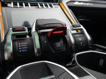 Lamborghini Urus Performante 60 Anniversario