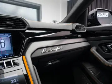 Lamborghini Urus Performante 60 Anniversario