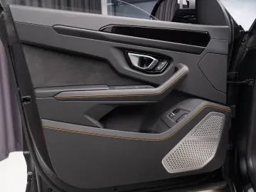 Lamborghini Urus Performante 60 Anniversario